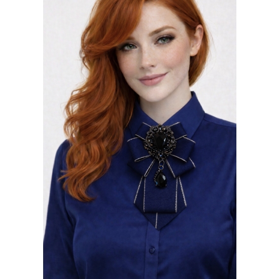 Broszka z regulowaną gumką – elegancki dodatek w biżuteryjnym stylu.